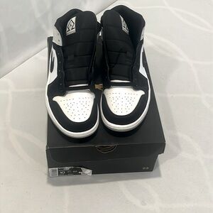 Jordan 1 Mid Diamond